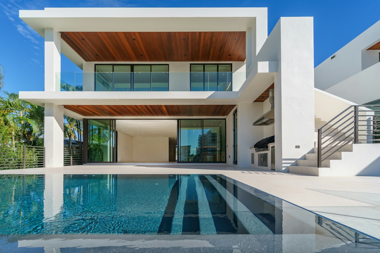 Luxury global estate